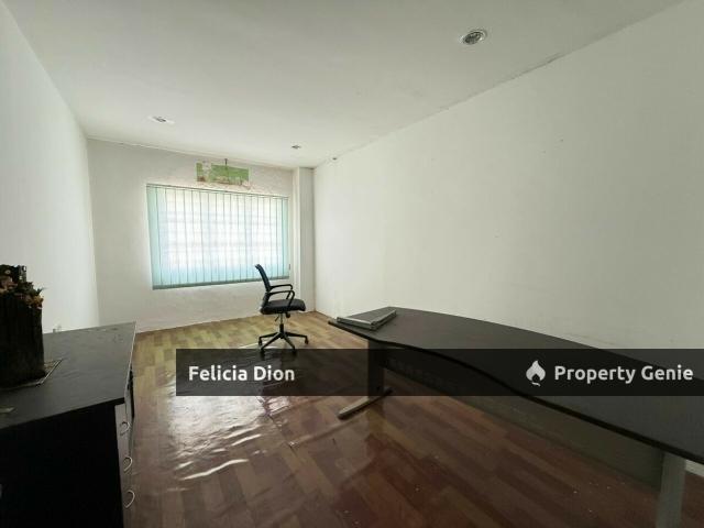 Shop for sale in Malaka