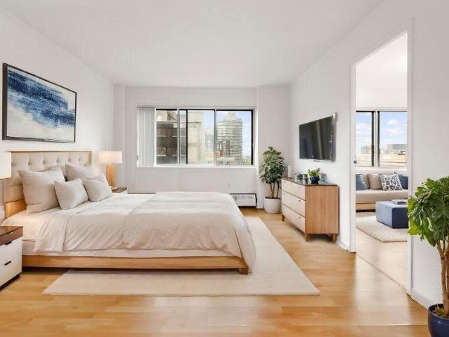 Apartment for rent in Mont-royal, Quebec