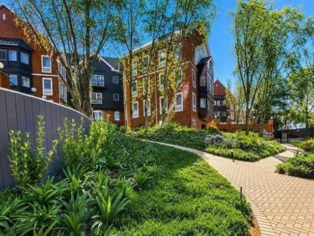 Apartment for rent in Illovo, Rosebank