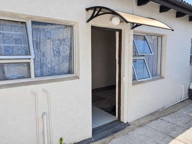 Apartment for rent in Kensington, Cape Town
