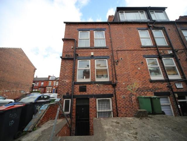 Apartment for rent in Hyde Park, West Yorkshire