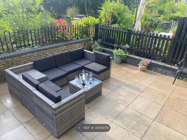 House for rent in St. George in the East, Greater London