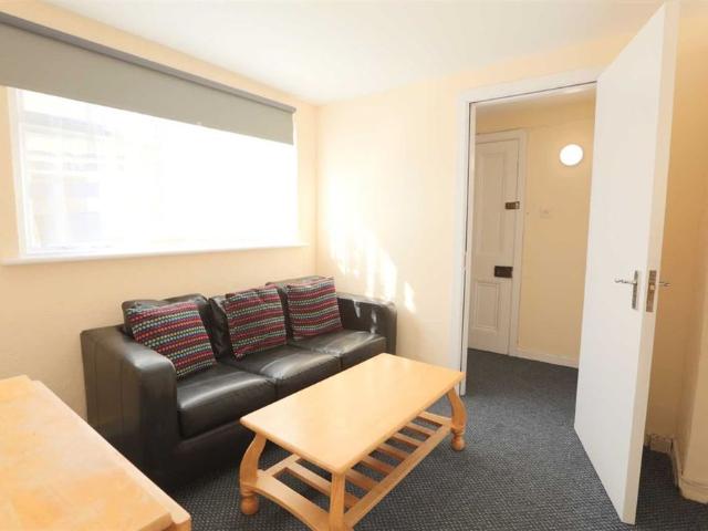 Apartment to rent in Bluebell, North Tipperary
