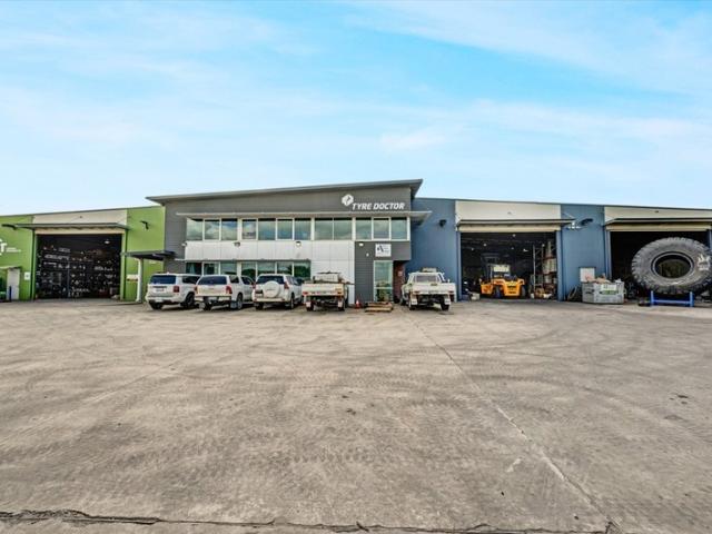 Warehouse for rent in Bakers Creek, Queensland
