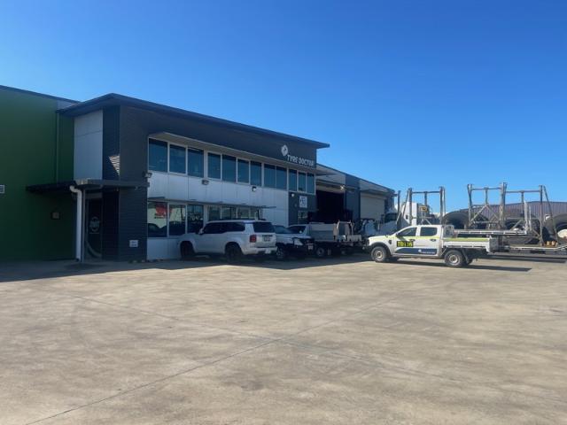 Warehouse for rent in Bakers Creek, Queensland