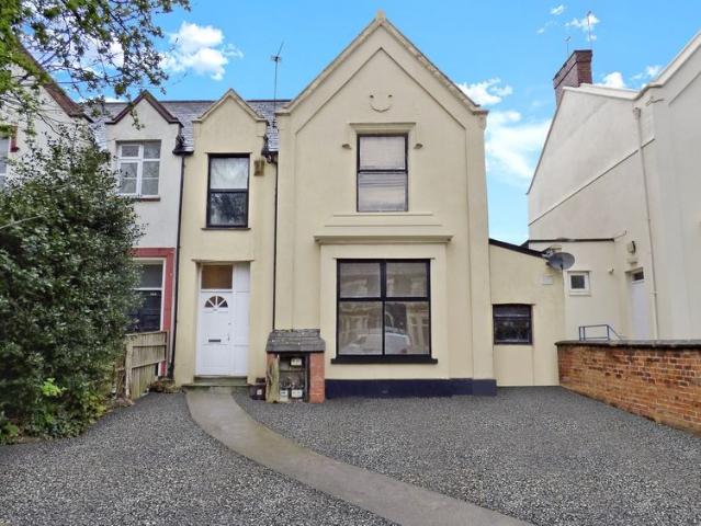 Studio for rent in Plasnewydd, Falcon Lodge