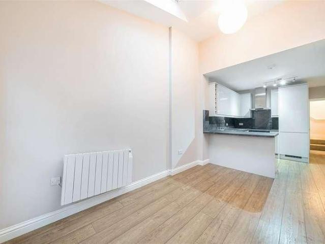 Apartment for rent in Kingston Upon Thames, Norbiton