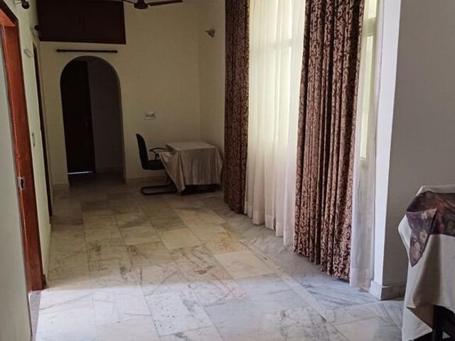 Property for rent in Deri
