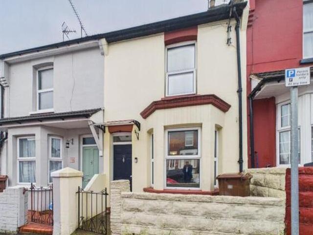 House for sale in Brompton, Gillingham