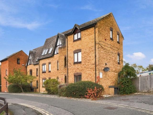 Studio for rent in London Borough of Harrow, Greater London