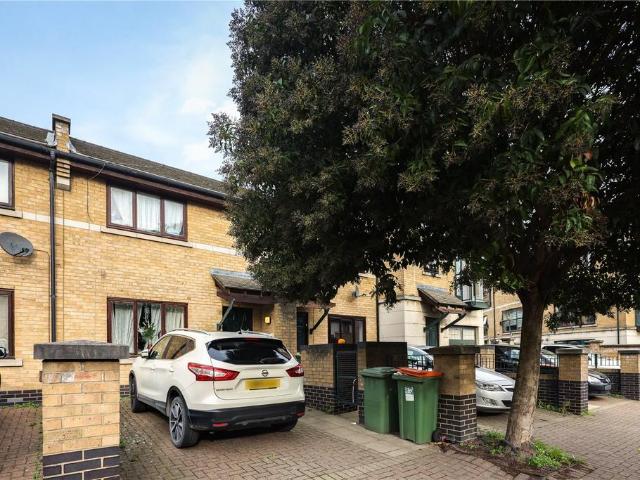 House for rent in Custom House, Greater London