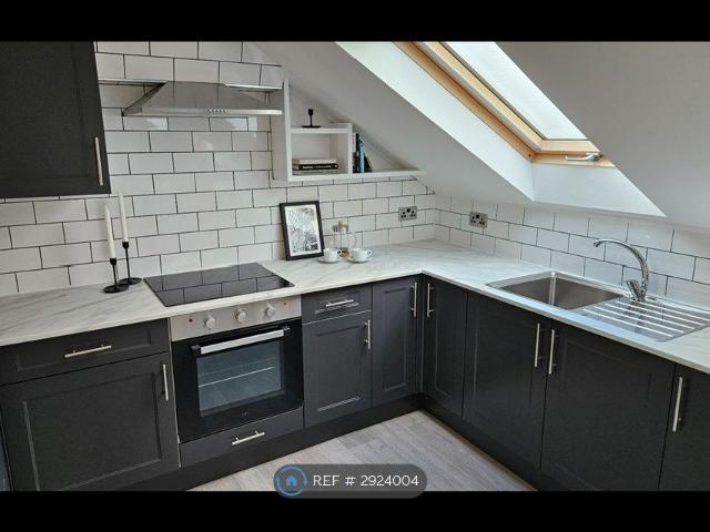 Studio for rent in Fole, Surrey