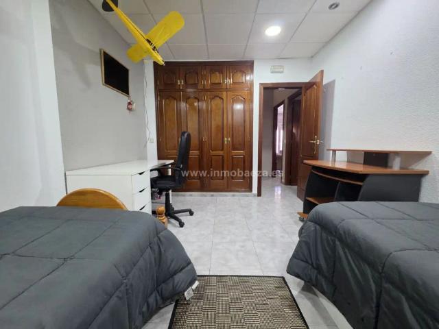 Apartamento en alquiler en Barrio Poetas de la Hispanidad, Baeza