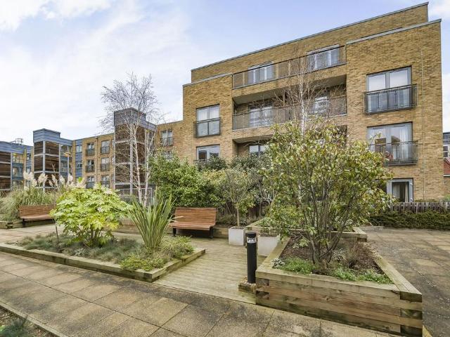 Apartment for rent in Sands End, Greater London