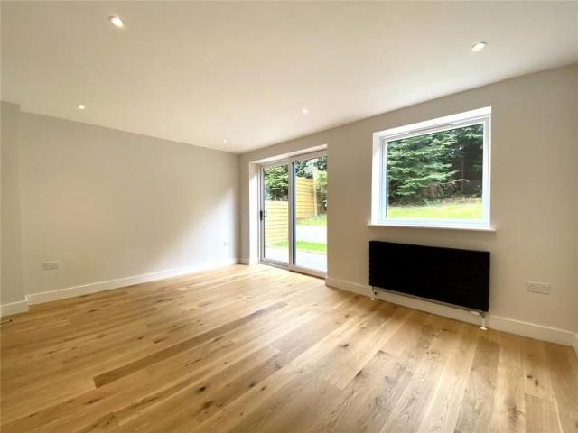 House for rent in Heol-las, Surrey