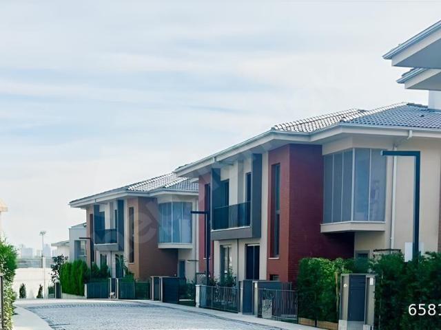 Bahçeşehir 1. Kısım Mahallesi, Başakşehir içerisinde satılık Villa