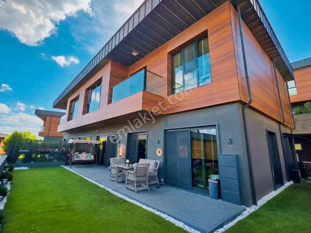 Bahçeşehir 1. Kısım Mahallesi, Başakşehir içerisinde satılık Villa