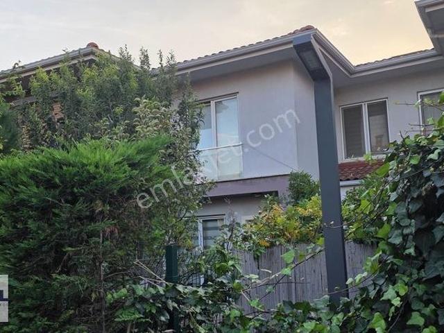 Bahçeşehir 1. Kısım Mahallesi, Başakşehir içerisinde satılık Villa