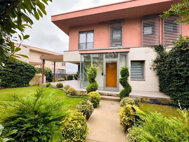 Bahçeşehir 1. Kısım Mahallesi, Başakşehir içerisinde kiralık Villa