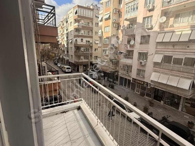 Karşiyaka, İzmir içerisinde satılık mülk