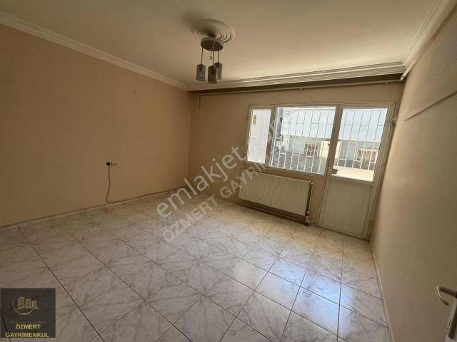 Karabağlar, İzmir içerisinde kiralık mülk