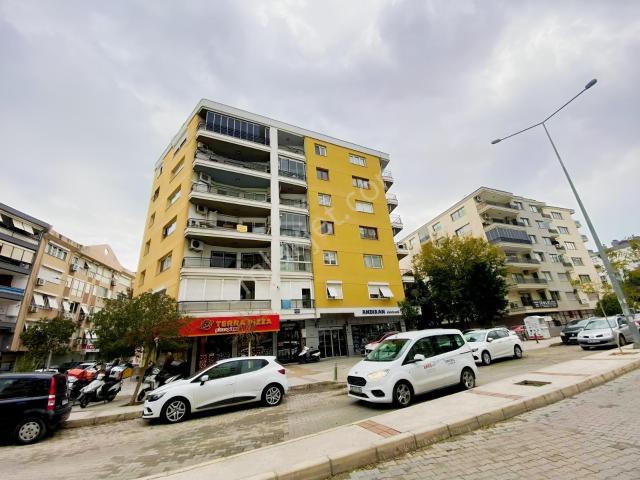 Karşiyaka, İzmir içerisinde satılık mülk