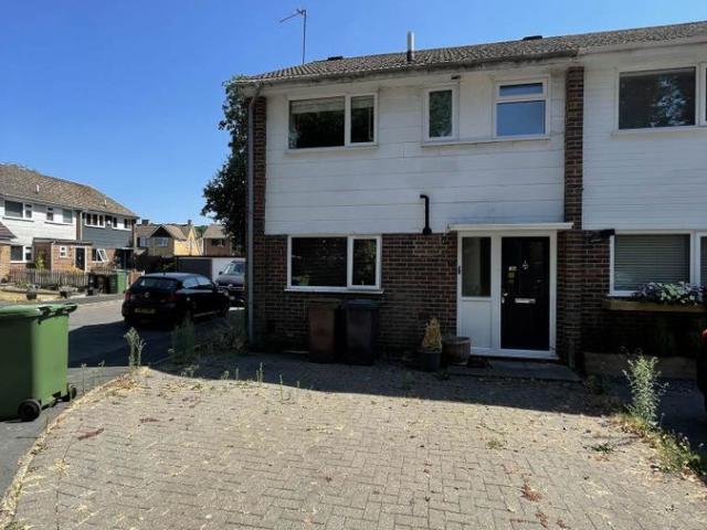 House for rent in Heol-las, Surrey