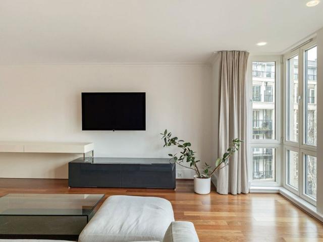 Apartment for rent in Lot's Village, Greater London