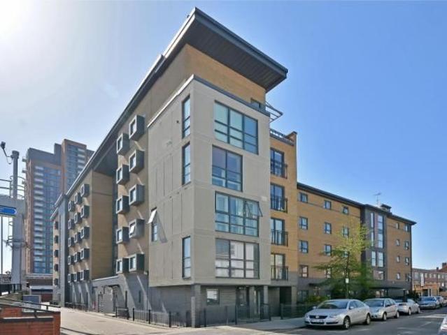 House for rent in Bromley-by-Bow, Bow