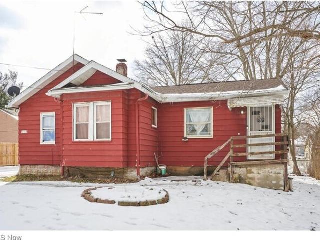 House for sale in Cuyahoga Falls