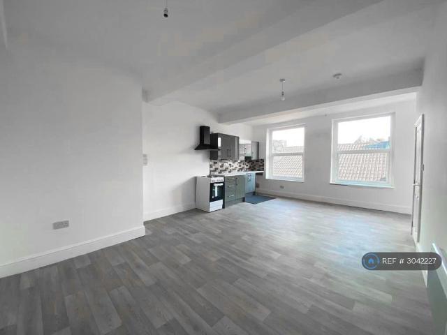 Apartment for rent in Deeplish, Burnedge