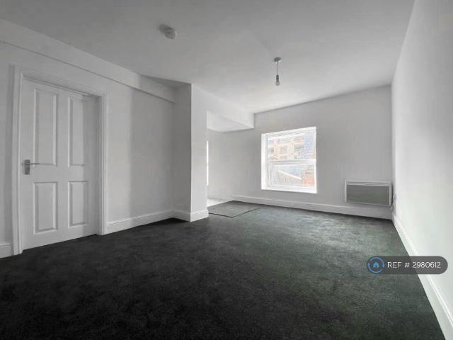 Apartment for rent in Deeplish, Burnedge