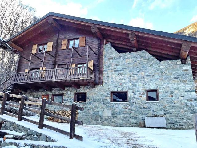 Villa Indipendente in affitto a Champdepraz, Aosta