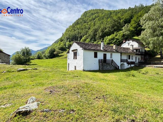 Villa Indipendente in vendita a Champdepraz, Aosta