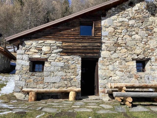 Rustico in vendita a Monno, Brescia