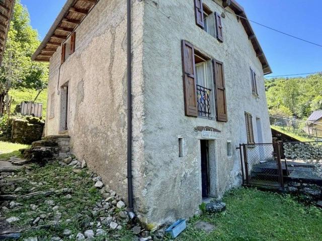 Rustico in vendita a Schignano, Lombardia