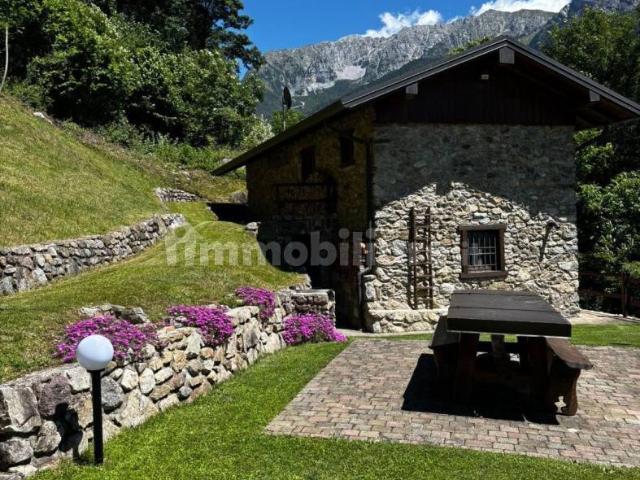 Villa Indipendente in affitto a Comunità Montana della Valle Brembana, Moio De' Calvi