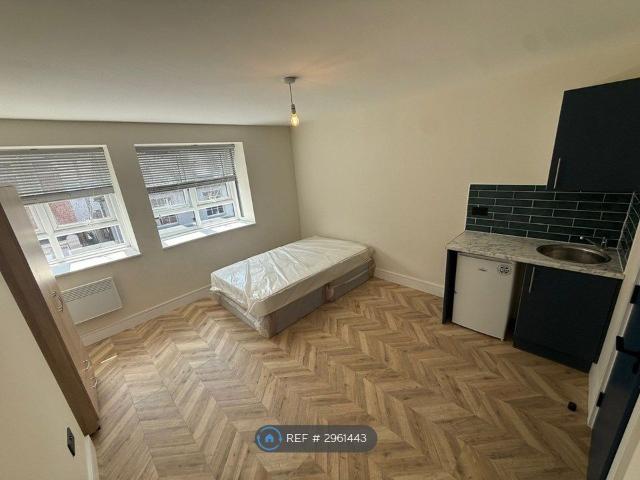 Studio for rent in Blackhills, Surrey