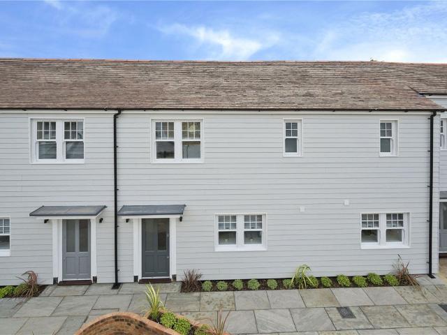 Apartment for rent in Blackhills, Surrey