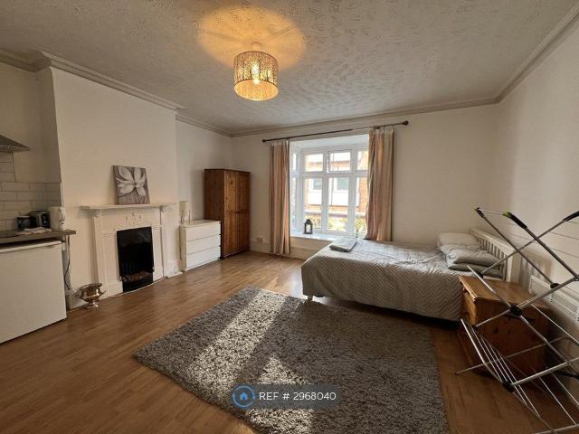 Room for rent in Blackhills, Surrey