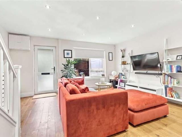 Apartment for rent in Upper Clapton, Greater London