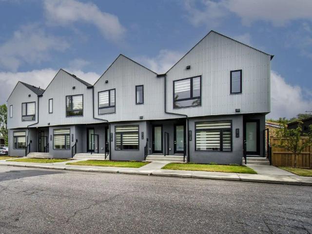 Townhouse for rent in Bowness, Calgary