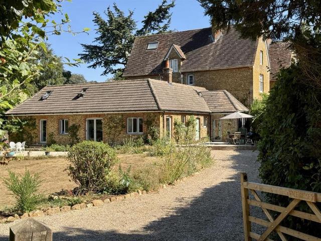 House for rent in Pachesham Park, Surrey