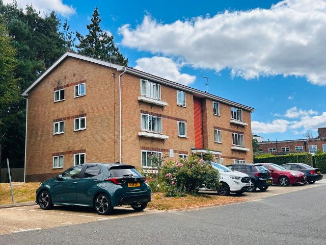 Apartment for rent in Pound Hill, Crawley