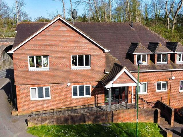 House for rent in Perryfields, West Sussex