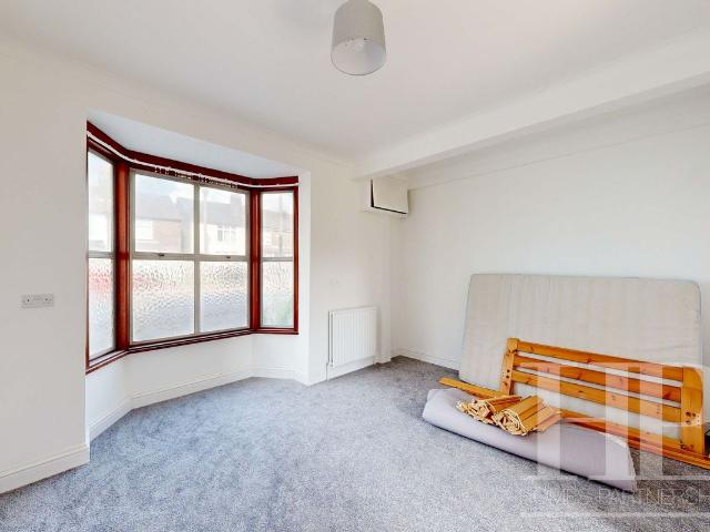 Room for rent in Meath Green, Reigate and Banstead