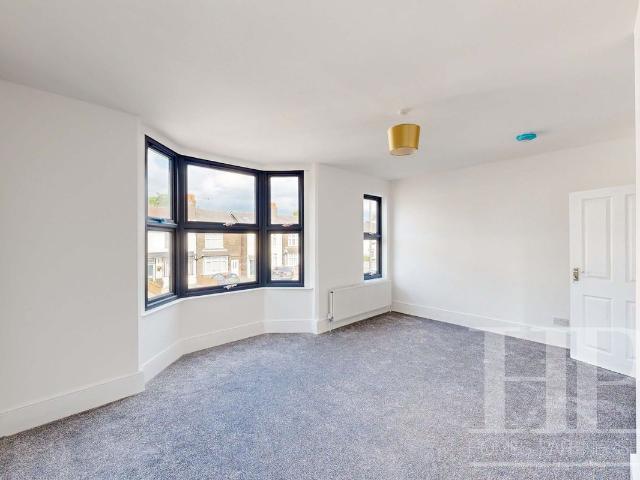 Room for rent in Meath Green, Reigate and Banstead