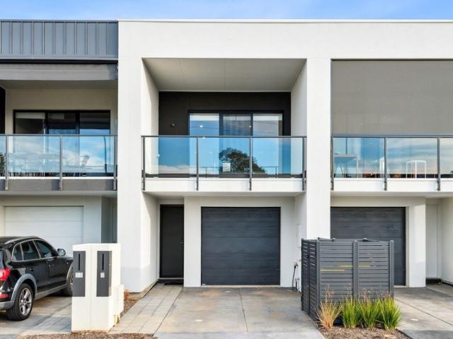 Townhouse for rent in St Clair, Adelaide
