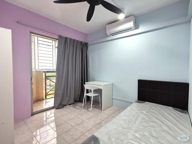 Room for rent in Petaling, Alam Impian