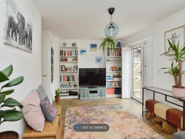 House for rent in Aspley Guise, Bedfordshire
